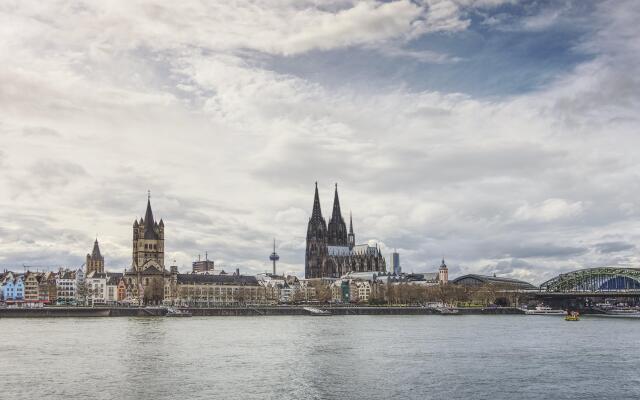 Premier Inn Cologne City Sud Hotel