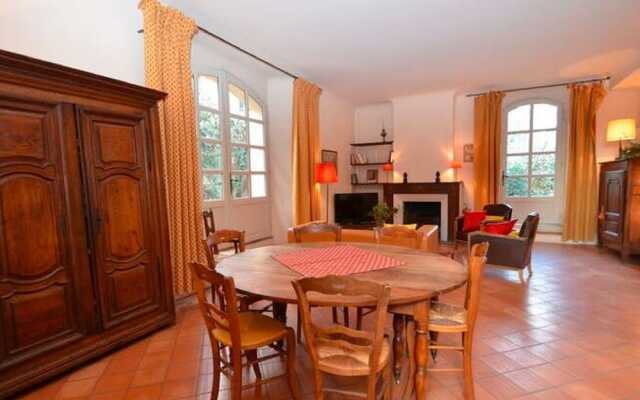 Quaint Villa in Aix-en-provence With Sauna