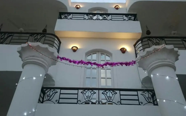 Lotus Lis House