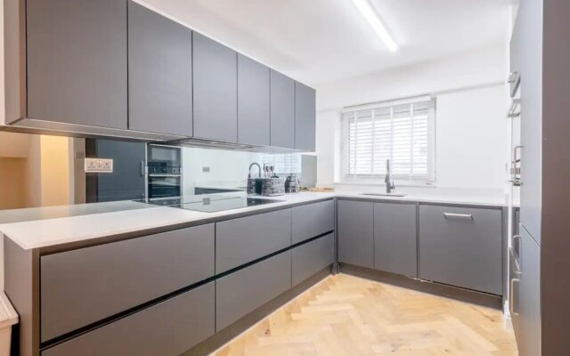 Central 3BD Flat With Balcony in Paddington