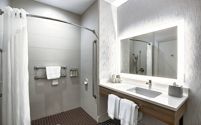 Holiday Inn Express Airport-Calgary by IHG