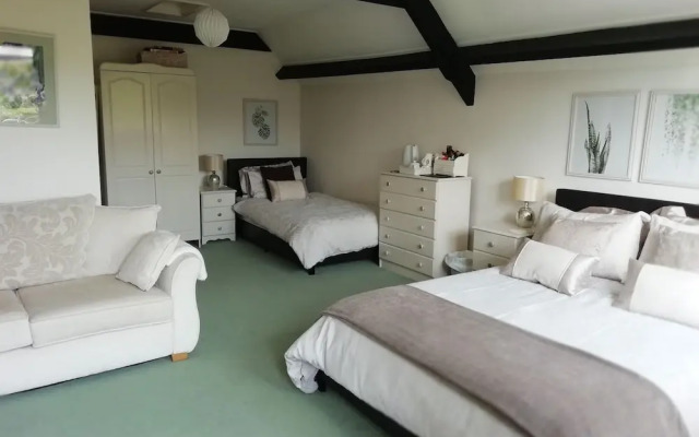 Steps Farmhouse B&B