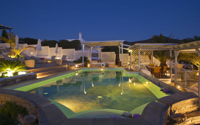 Blue Dolphin Antiparos Villas and Suites