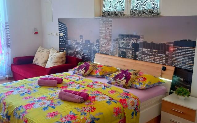 Pretty Apartment With Terrace on Island Rab