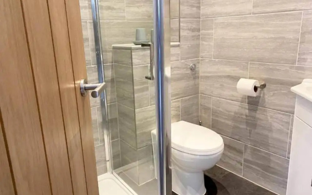 Modern Stylish 2 bedroom 2 Bath Apts.
