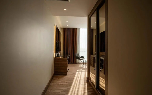 Ekor Elegance Hotel