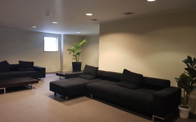 Cosy Two Bedroom High Rise with Harbor Views – Guest Rooms – Auckland