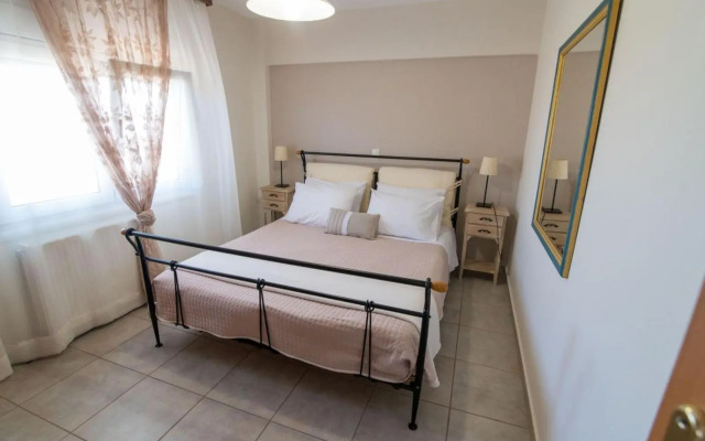 Lovely apartment just infront of the beach