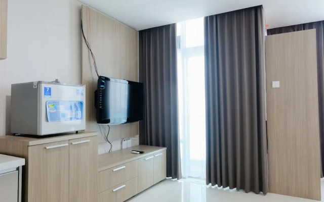 Pool View Brooklyn Studio Apartment near IKEA