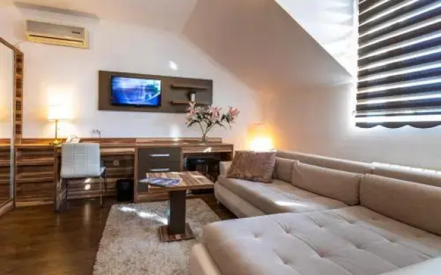 Garni Hotel Royal Crown