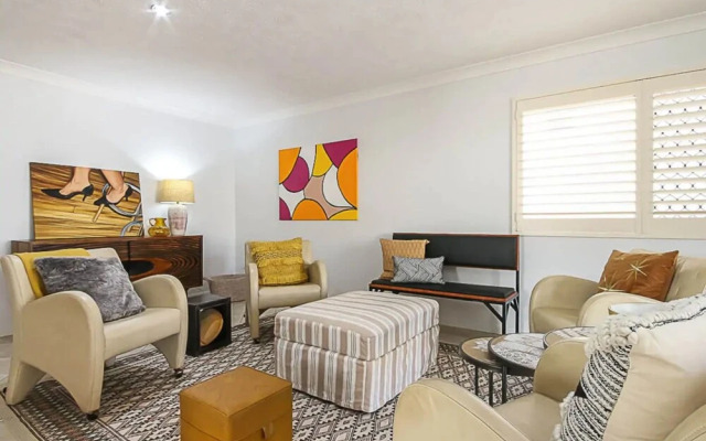 Classy 3 Bedroom Apartment by the Beach