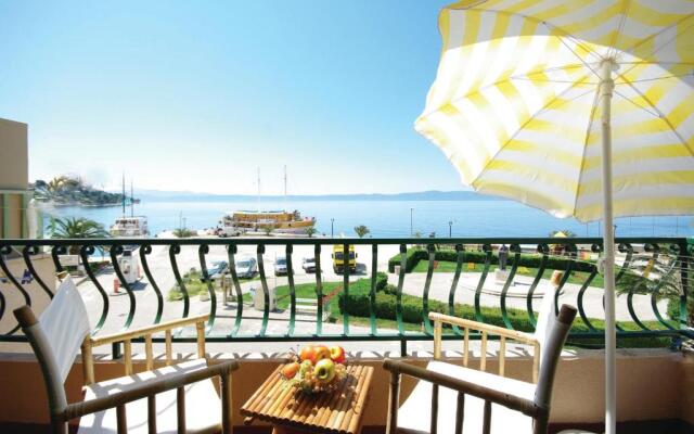 Seafront Studio Apartment+Balcony