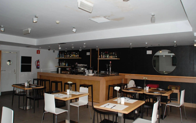 Eco Alcala Suites