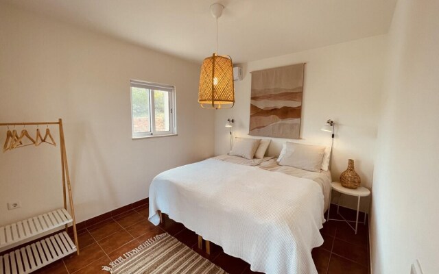 Casa Colinas Roxas by Portucasa