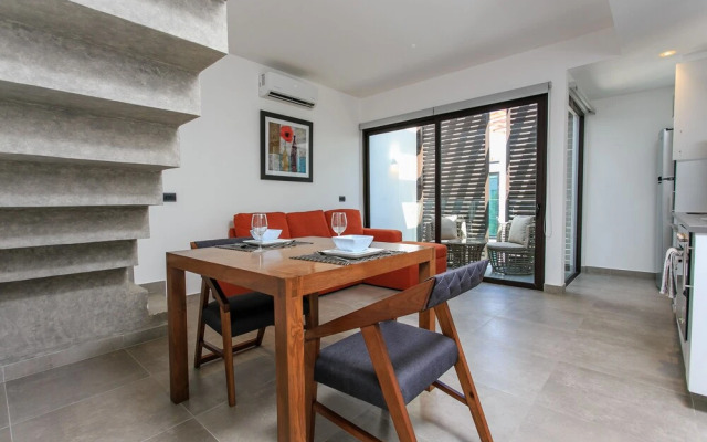 Quinto Sol by Moskito