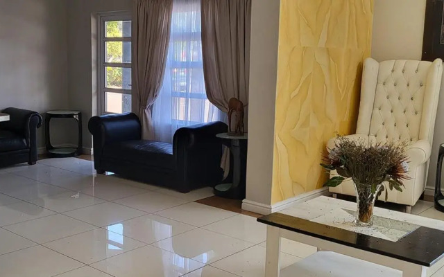 Shalimar Gardens Hotel