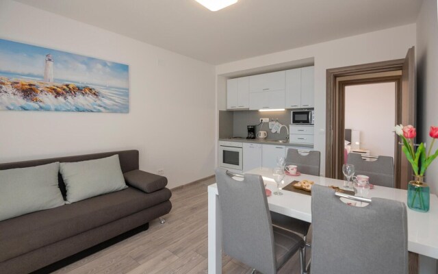 Awesome Apartment in Podaca With Wifi and 2 Bedrooms
