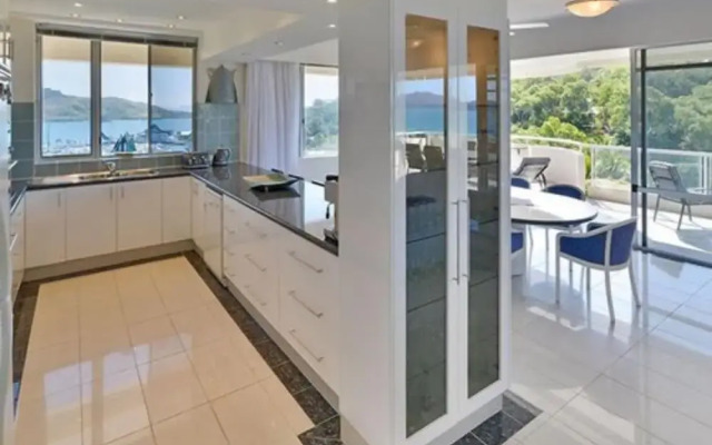 Yacht Harbour Tower 5