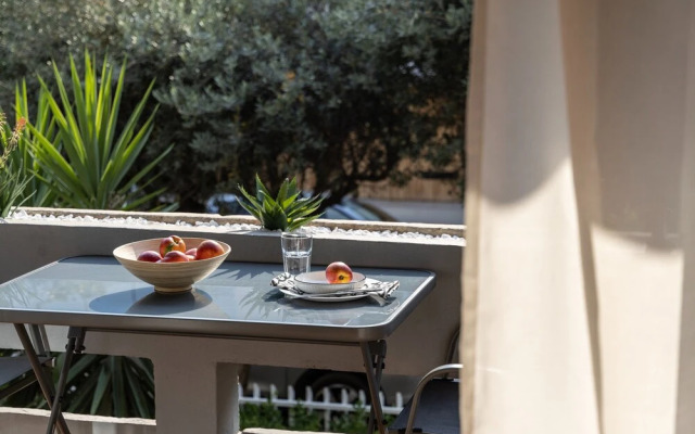 Spacious 3-bedroom Getaway With Balcony in Glyfada