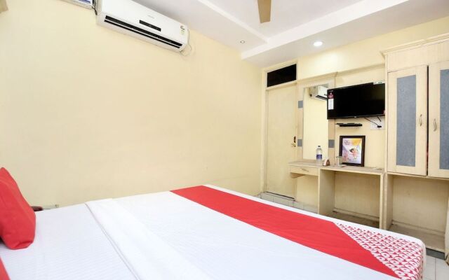 OYO 17430 Gulshah Hotel