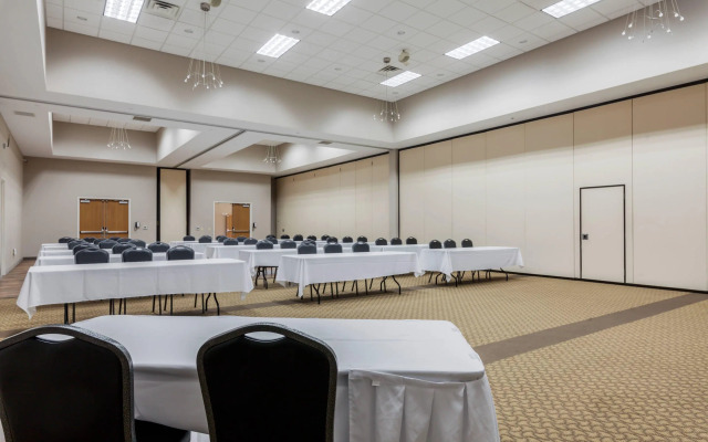 Comfort Suites Johnson Creek Conference Center