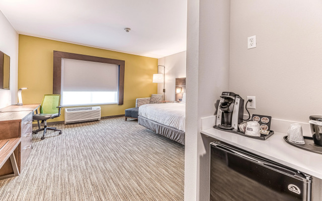 Holiday Inn Express & Suites Rantoul, an IHG Hotel