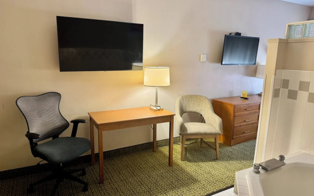 Days Inn & Suites Madison