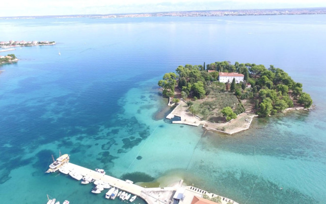 Rhythm Floating Hostel - Zadar