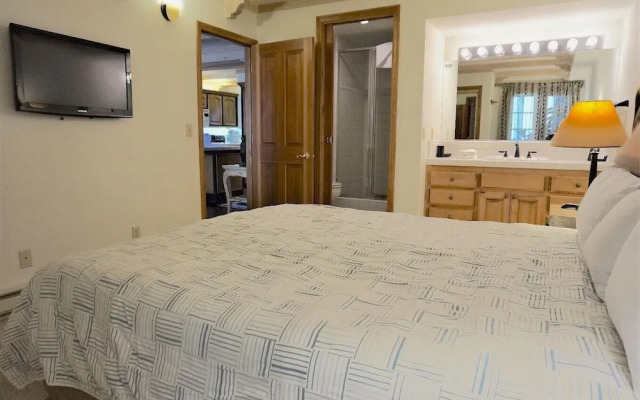 Beautiful Remodeled 2-bedroom Condo