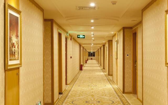 Vienna Hotel Shenzhen Bantian Huawei Metro Station