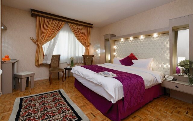 Ferdowsi Grand Hotel