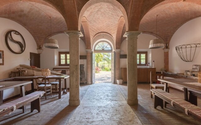 Traditional Apartment in Rapolano Terme with Swimming Pool