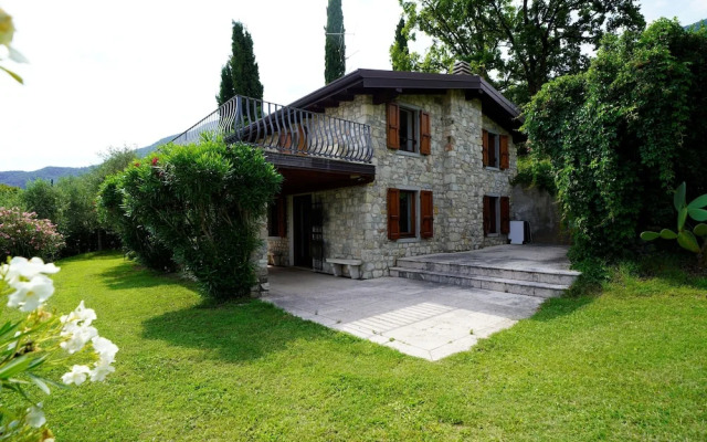 Villa Iris-lakeview & Shared Pool