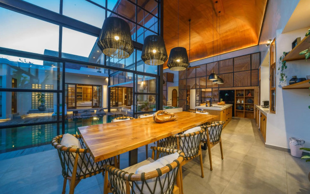 Villa Mango 3 - Amazing 4-bdr Villa in Berawa ! PERFECT LOCATION !