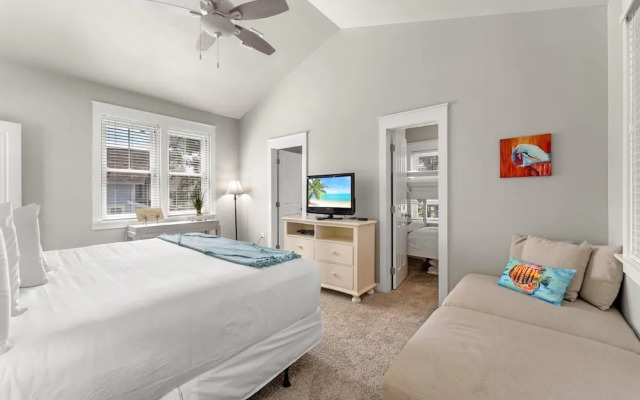 1369 Laurel Grove "the Crows Nest"