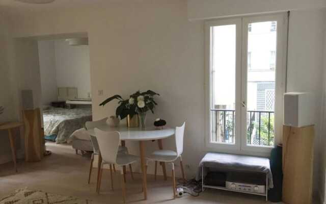 Flat In Le Marais With 2 Bedrooms