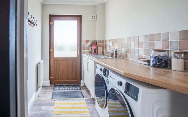 Highfield - 5 Bedroom Holiday Home - Pembroke Dock