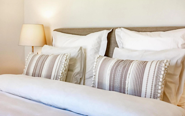 GG- Modern townhouse, families & couples only