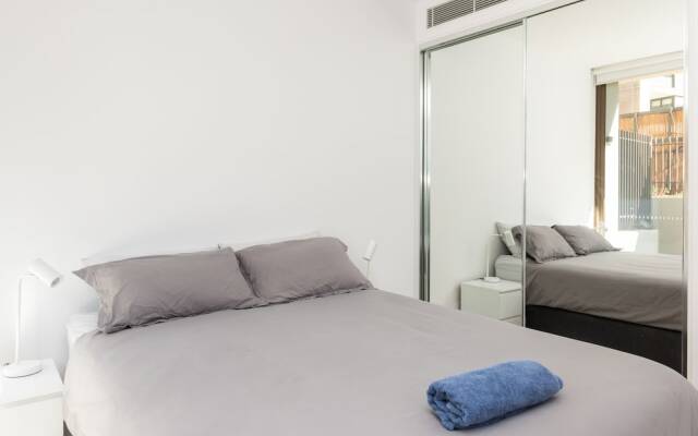 Modern Apartment in Darling Harbour