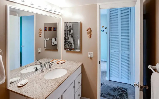 Oceanview Kailua-kona Condo With Private Balcony!