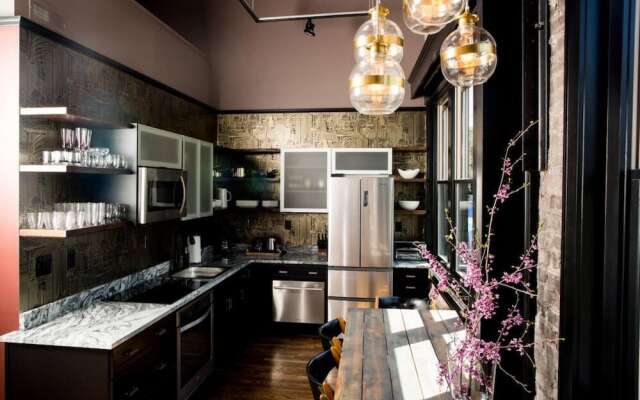 80 LEX 201 Exquisite Downtown Lodging