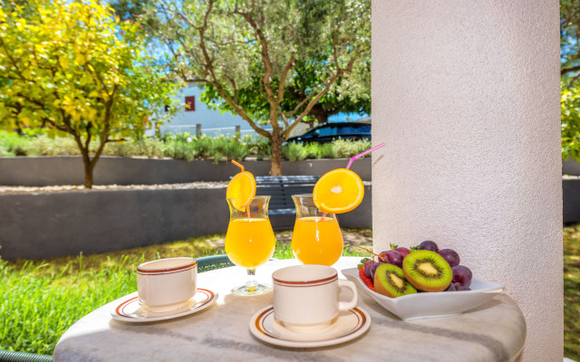 Apartment Angie 220m From the Beach