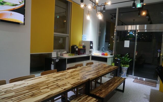 24 Guesthouse Nampo Station