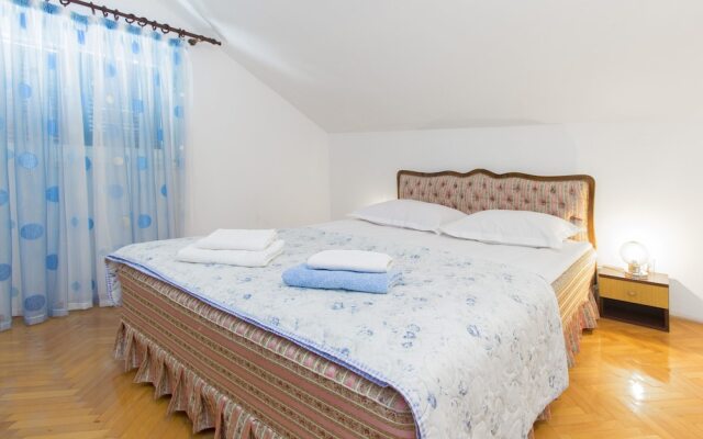 7 Olives Apartments