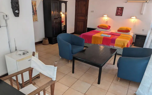 Q-Bar & Guest House