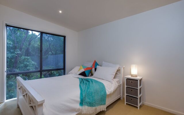 Tasman Surf House