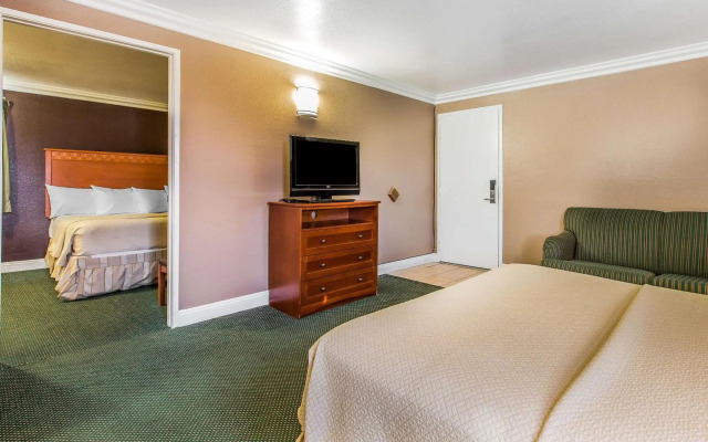 Rodeway Inn