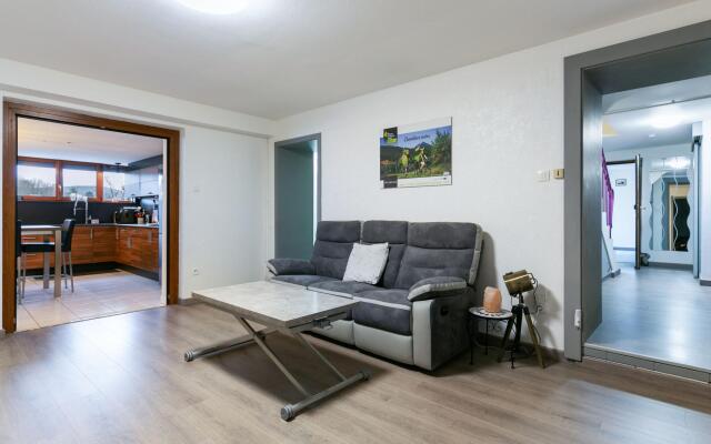 Majestic Holiday Home in Neubois with Private Pool