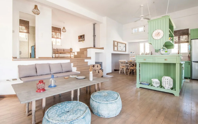 Plaka's Villa with Breathtaking Acropolis View
