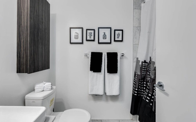 Applewood Suites - York Street Condo